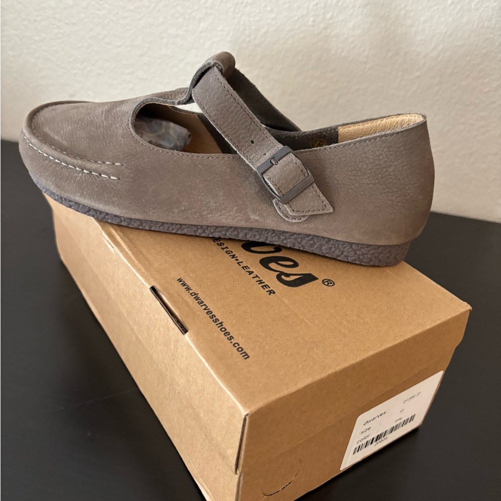 Dwarves Comfortable Gray Loafers - Mary Jane style